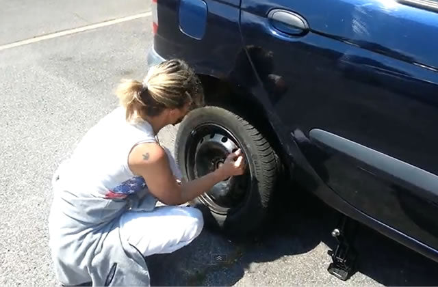 Comment changer une roue de voiture : ce dont vous aurez besoin