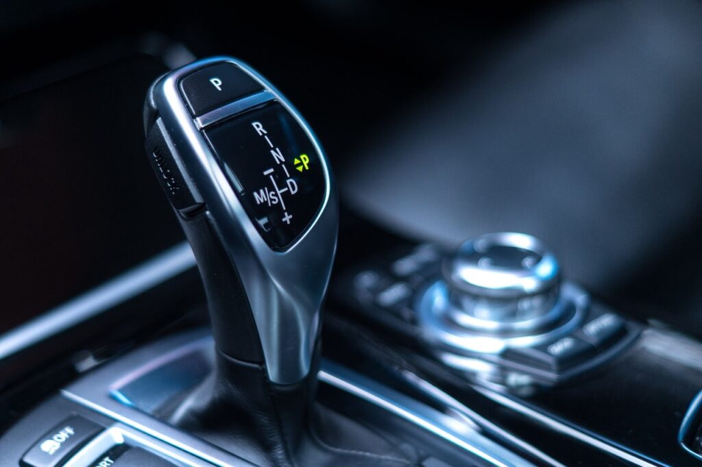 Savez-vous comment conduire une voiture automatique ? Les clés d'une meilleure performance