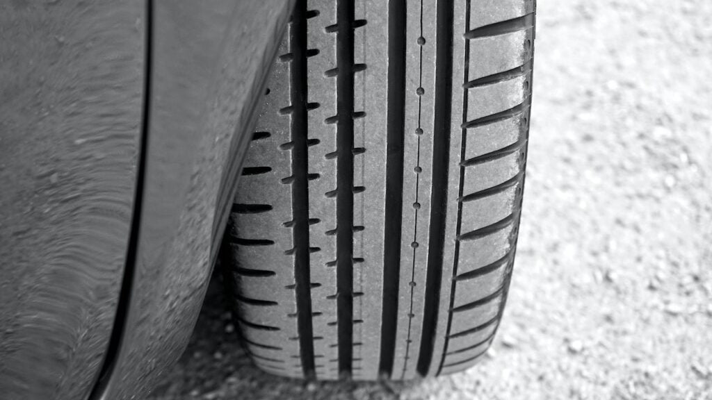 Guide Confortauto: l’importance de la sculpture des pneus