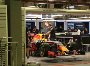 Combien de temps est-il nécessaire aux écuries F1 pour changer les pneus de leur bolide ? 