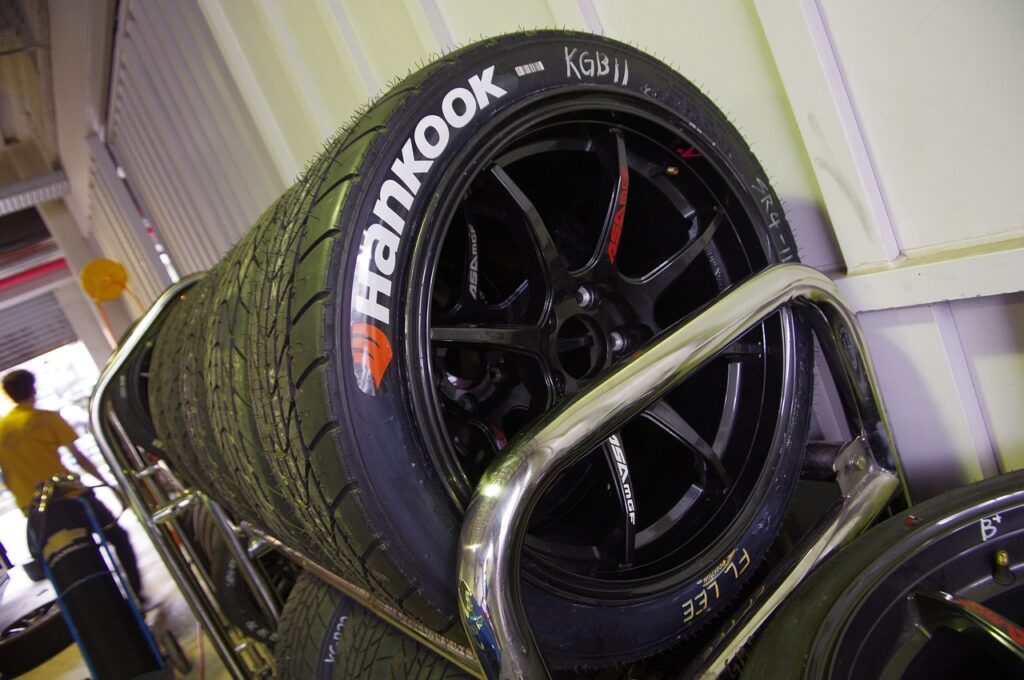 Pneus Hankook vs. Michelin : classement comparatif de Confortauto France