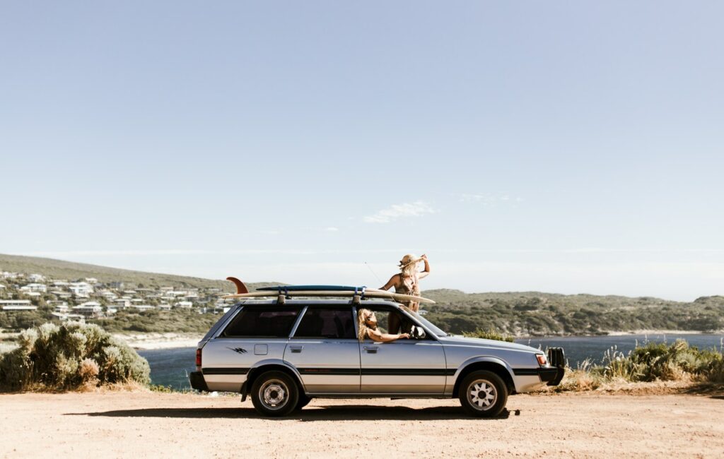 Les risques de voyager en voiture en été et comment y faire face